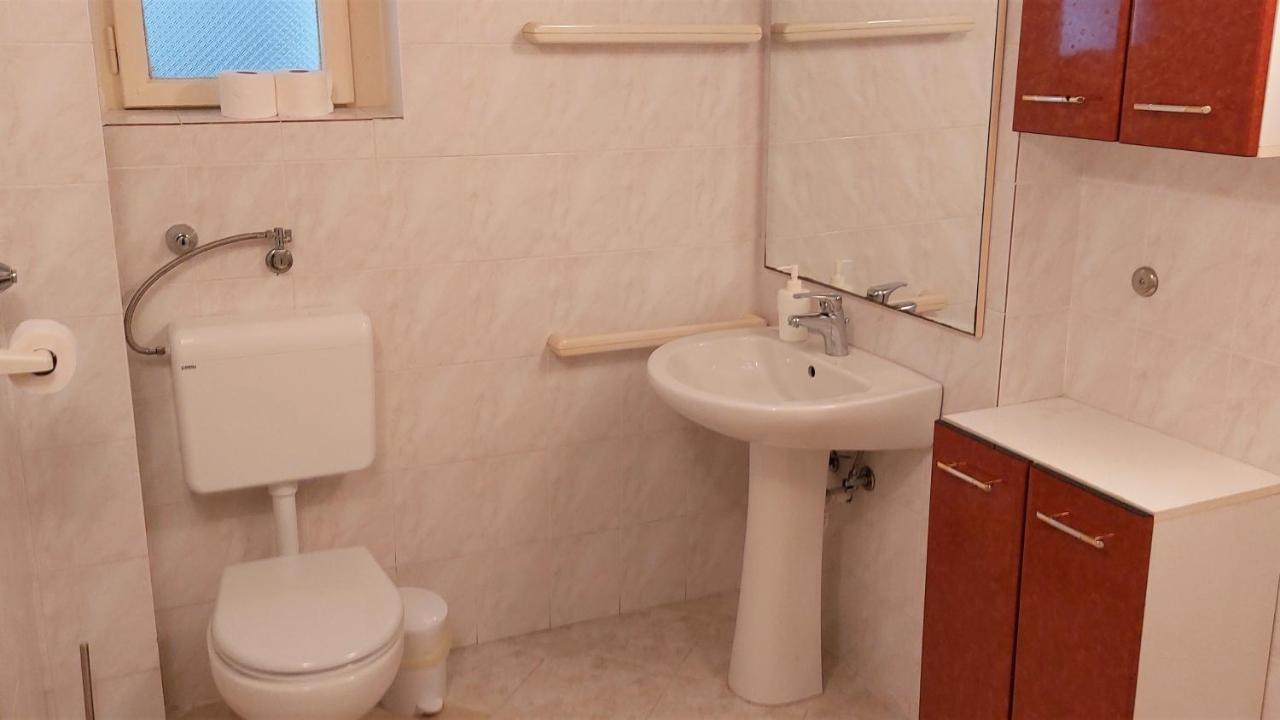 Apartman Crikvenica 30214 - Zulich Rom bilde